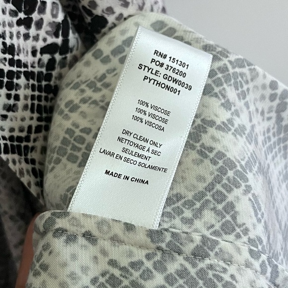 Sleek Good American Python Duster Robe Size 5= 2XL - Picture 8 of 12